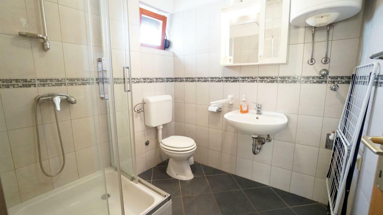 Roberta Apartment
