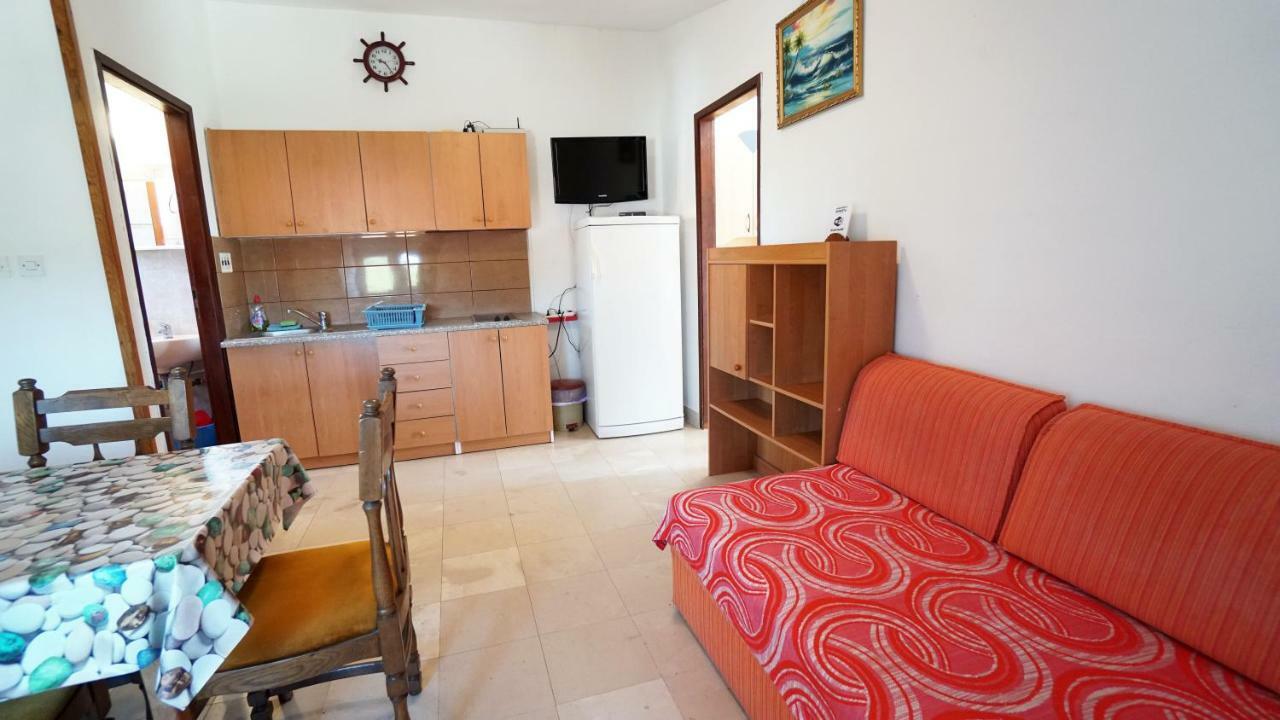 Roberta Apartment *