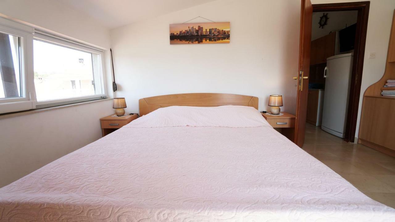 Roberta Apartment *