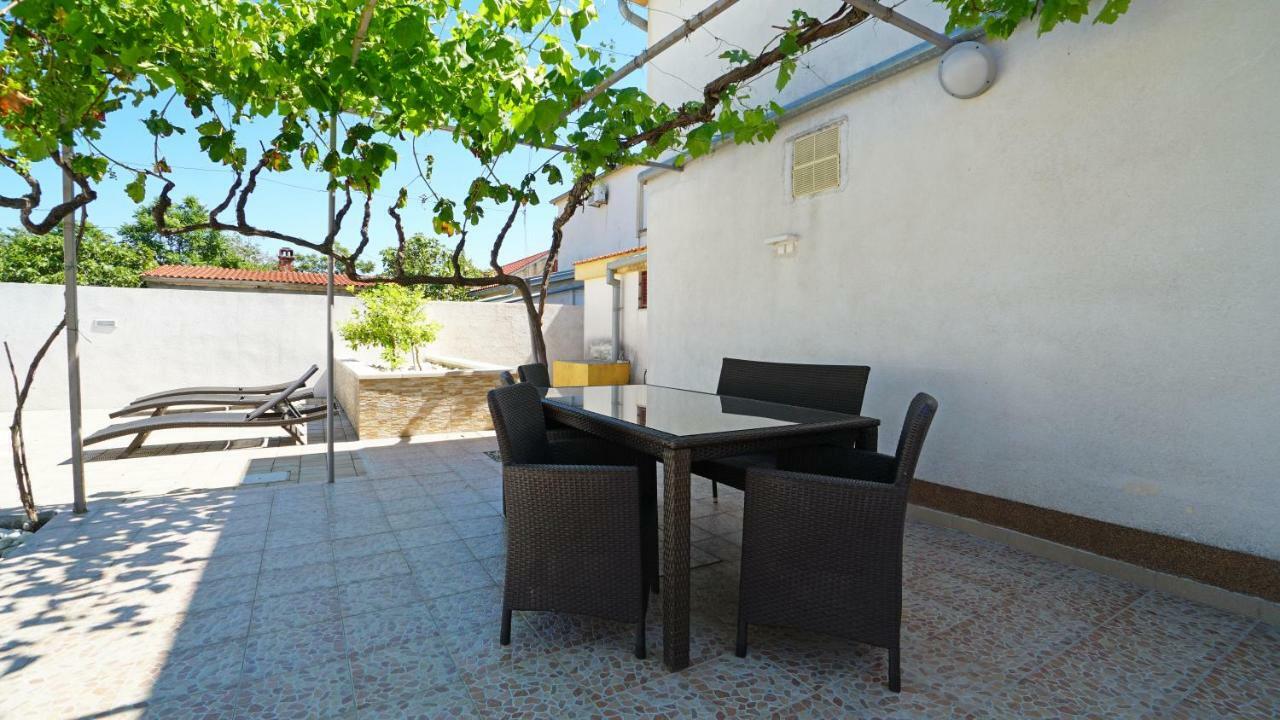 Roberta Apartment